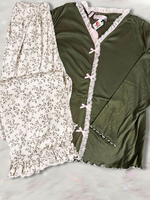 🌸 بيجاما نسائية أنيقة بنقشة الورد – راحة ونعومة لا تقاوم 👚💐 - Image 2