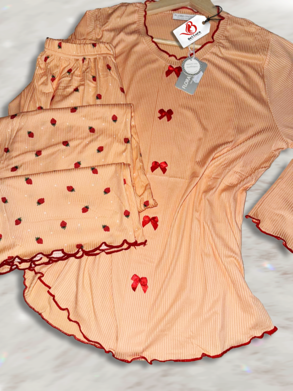 🌸 بيجاما نسائية – راحة وأناقة 💕👚 – Image 2